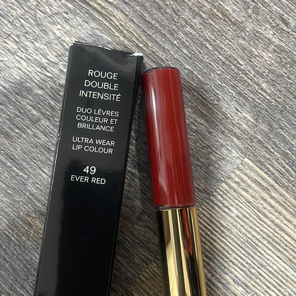 Chanel long lasting lip gloss - Picture 2 of 5